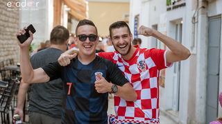 Navijačko ludilo u Zadru za vrijeme i nakon finala Svjetskog prvenstva Navijačko ludilo u Zadru za vrijeme i nakon finala Svjetskog prvenstva