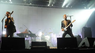 Zagreb, 240609.
Prva vecer T-mobile IN Music Festivala koji se odrzava na Jarunu na dvije pozornice. Kao zvijezde prve veceri nastupili su Lilly Allen, Kraftwerk, Franz Ferdinand na T-mobile stageu i Rokia Traore na Nokia stageu. 
Na fotografiji:  Franc F