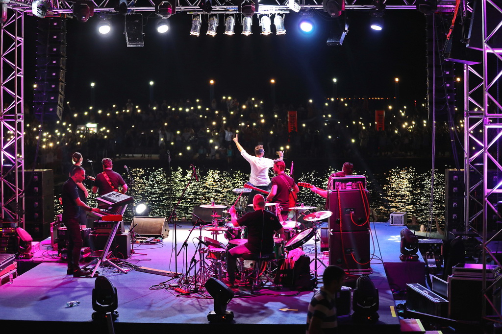 Fenomenalni Petar Grašo raspjevao i rasplesao Biograd Fenomenalni Petar Grašo raspjevao i rasplesao Biograd