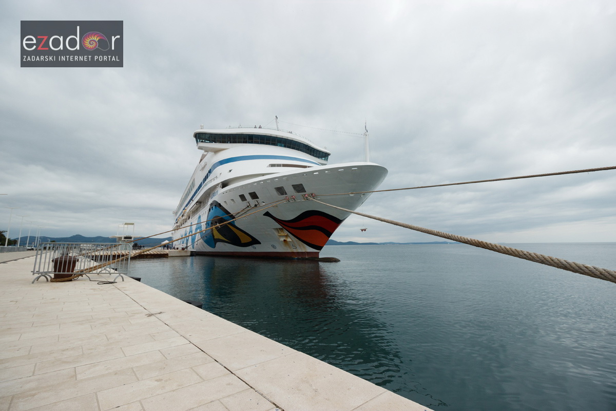 Đir po gradu, utorak 20. ožujka 2018. Kruzer Aida Aura