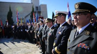 Kolonom sjećanja i polaganjem vijenaca obilježena 23. obljetnica stradanja Škabrnje, Foto: Filip Brala/PIXSELL Kolonom sjećanja i polaganjem vijenaca obilježena 23. obljetnica stradanja Škabrnje, Foto: Filip Brala/PIXSELL