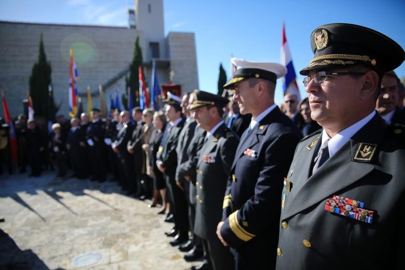 Kolonom sjećanja i polaganjem vijenaca obilježena 23. obljetnica stradanja Škabrnje, Foto: Filip Brala/PIXSELL Kolonom sjećanja i polaganjem vijenaca obilježena 23. obljetnica stradanja Škabrnje, Foto: Filip Brala/PIXSELL