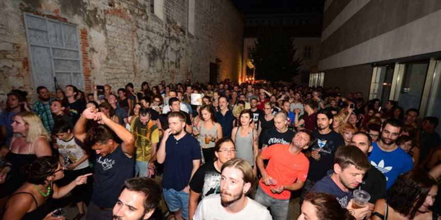 Svaki koncert Kultur shocka u Zadru posebna je priča. Tako je bilo i sinoć na Poljani Branka Stojakovića! Svaki koncert Kultur shocka u Zadru posebna je priča. Tako je bilo i sinoć na Poljani Branka Stojakovića!