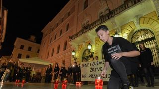 Klub studenata Antifijaka organizirao mirni prosvijed ispred Županijskog suda u Zadru