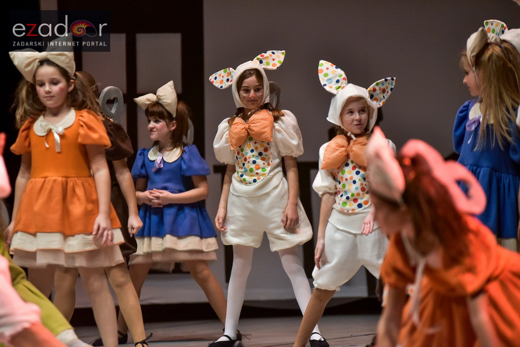 Predstava “Odgojoj” Plesne udruge Gesta u HNK Zadar