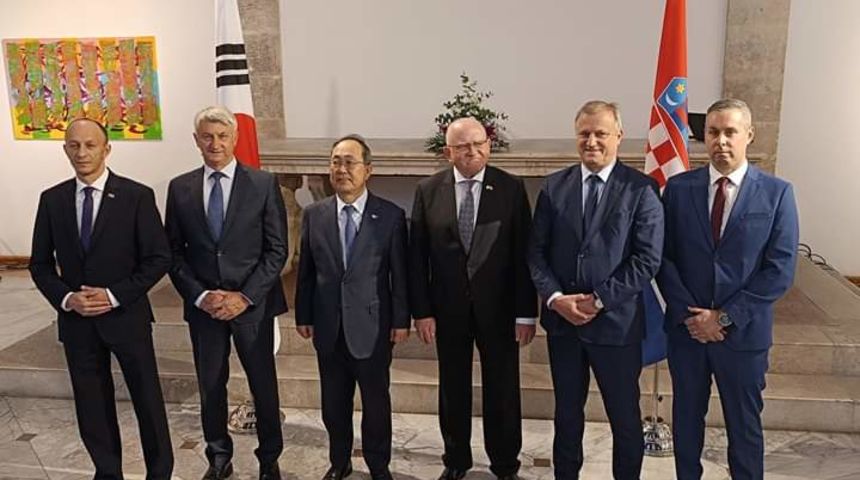 Image 6115991 (auto) Image 6115991 (auto)