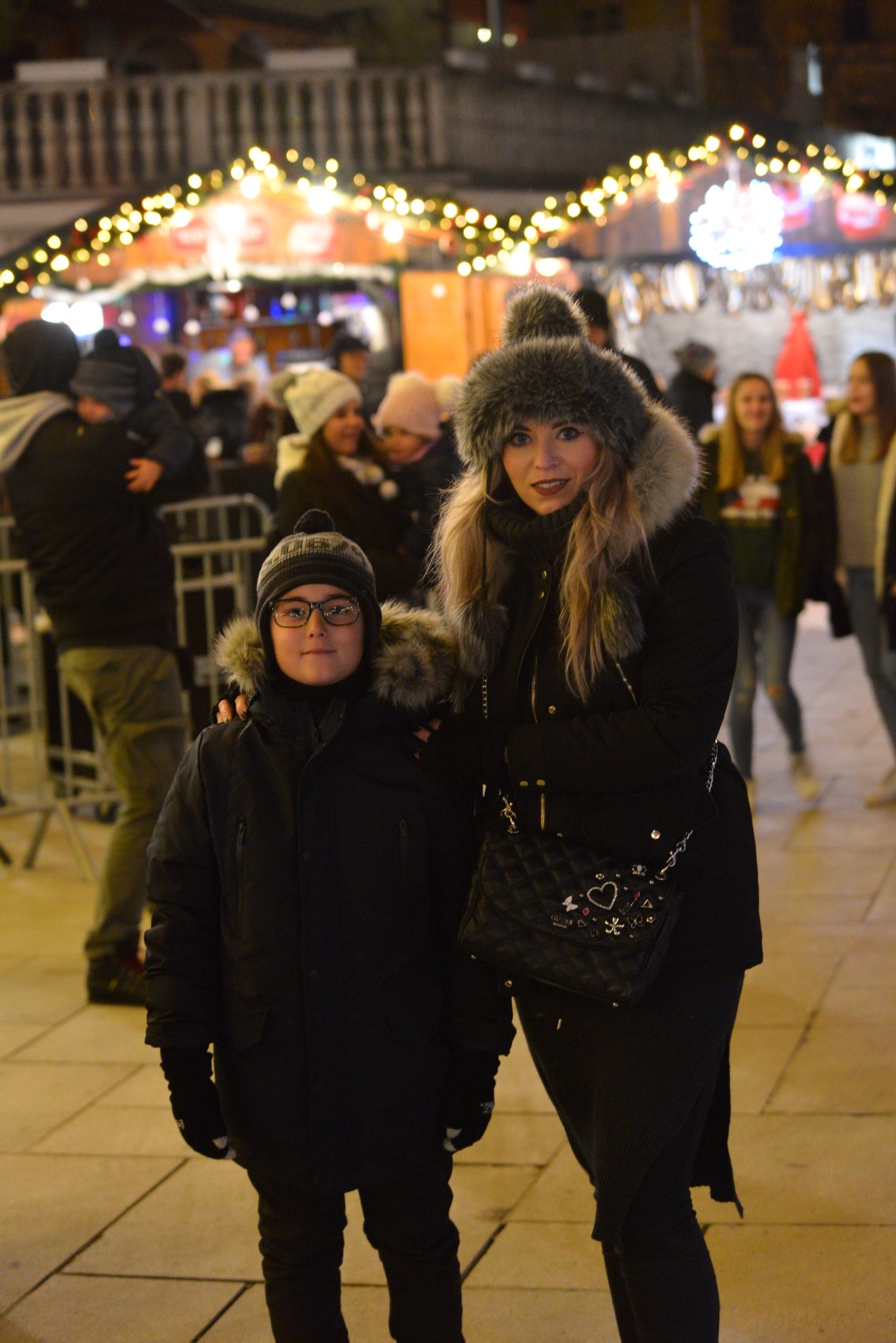 Advent u Zadru: Neno Belan i Fiumensi raspjevali i rasplesali i staro i mlado na Trgu Petra Zoranića Advent u Zadru: Neno Belan i Fiumensi raspjevali i rasplesali i staro i mlado na Trgu Petra Zoranića