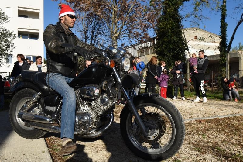 Bikeri moto kluba Bestije tradicionalno su posjetili i darivali djecu vrtica Latica