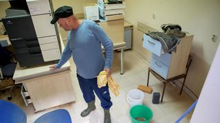 Obrovac: Poplava se polako povlači, stanovnici spašavaju stvari iz domova