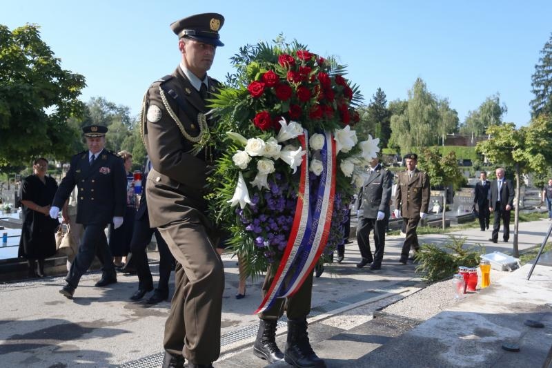 Mirogoj, Predrag Matic, polaganje vijenaca, Gordana Sobol, Drago Lovric, Dan domovinske zahvalnosti Mirogoj, Predrag Matic, polaganje vijenaca, Gordana Sobol, Drago Lovric, Dan domovinske zahvalnosti