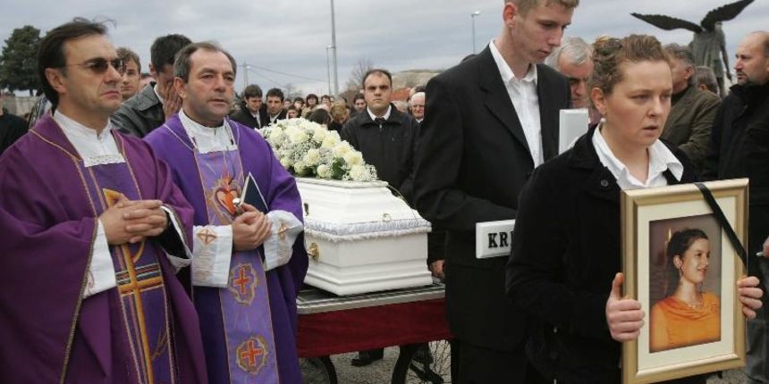 Posljednji ispraćaj Kristine Šušnjare (foto: 24 sata) Posljednji ispraćaj Kristine Šušnjare (foto: 24 sata)