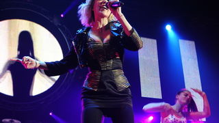 Split, 271111.
Spaladium Arena.
Veceras su u Spaladium areni pred oko 4000 posjetitelja nastupili Momcilo Bajagic Bajaga (u prvom dijelu) i Jelena Rozga (u drugom dijelu). Koncert je organizirala Karlovacka pivovara.
Na slici: Jelena Rozga
Foto: Nikola Vi