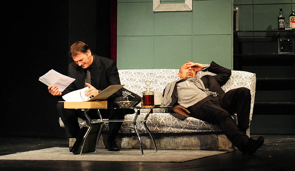 Zadar, 06.11.2012. snimio: Nenad Marčev
Gradsko kazalište Sisak &
Kazališna družina AMICRO
Mario Fratti:
PRIJATELJI(CE), komedija
redatelj: Boris B. Hrovat
igraju: Goran Grgić, Nada Abrus,
Dunja Sepčić, Igor Golub
Dvorana HNK Zadar Zadar, 06.11.2012. snimio: Nenad Marčev
Gradsko kazalište Sisak &
Kazališna družina AMICRO
Mario Fratti:
PRIJATELJI(CE), komedija
redatelj: Boris B. Hrovat
igraju: Goran Grgić, Nada Abrus,
Dunja Sepčić, Igor Golub
Dvorana HNK Zadar