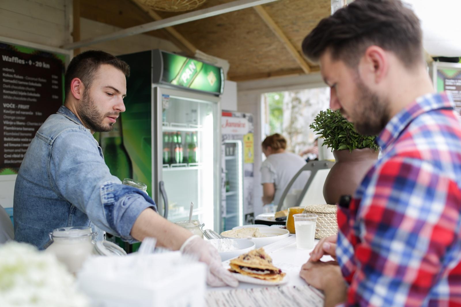 Ljetni ambijent Zagrebačkog mora knjiga privukao brojne posjetitelje