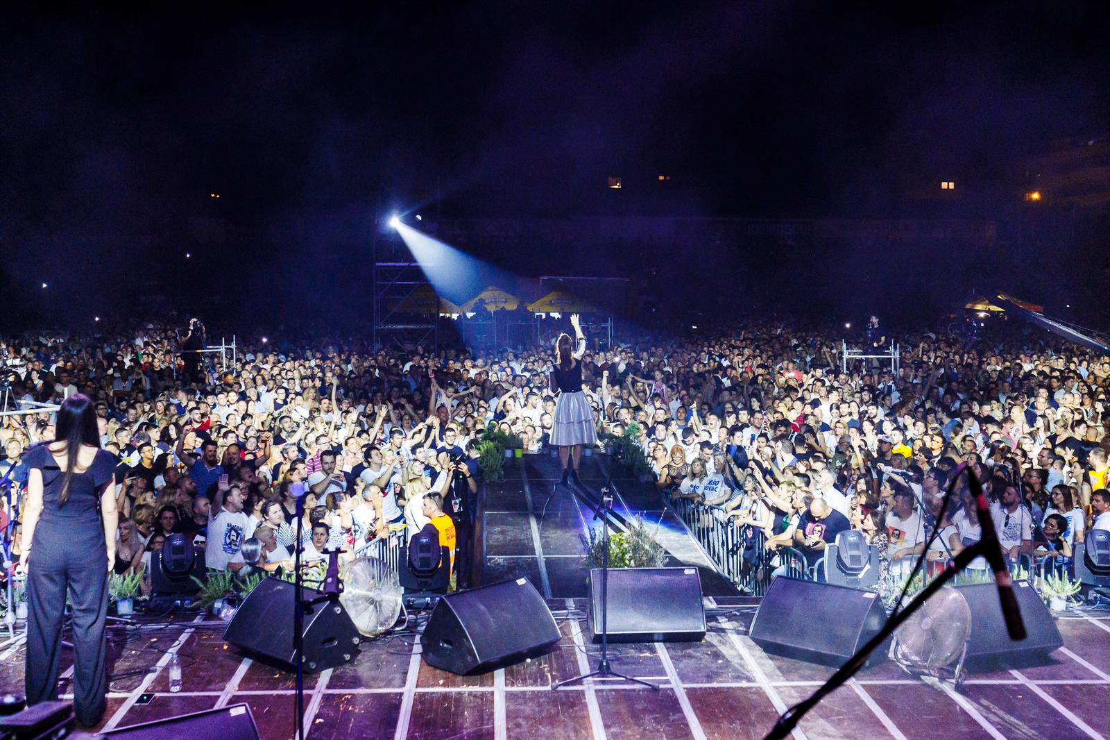 Mišo Kovač i prijatelji na Starom placu u Splitu Mišo Kovač i prijatelji na Starom placu u Splitu