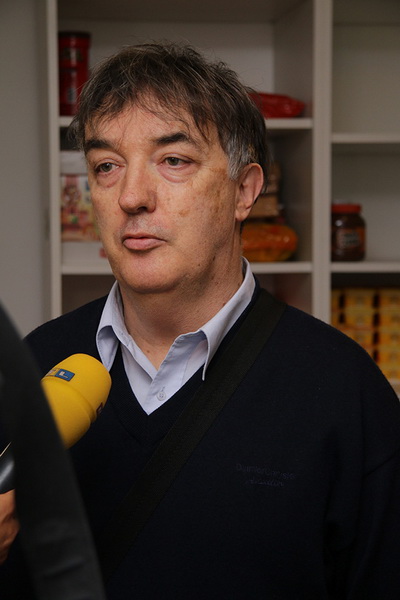 Zadarski maturanti donirali brašno Socijalnoj samoposluzi Zadarski maturanti donirali brašno Socijalnoj samoposluzi