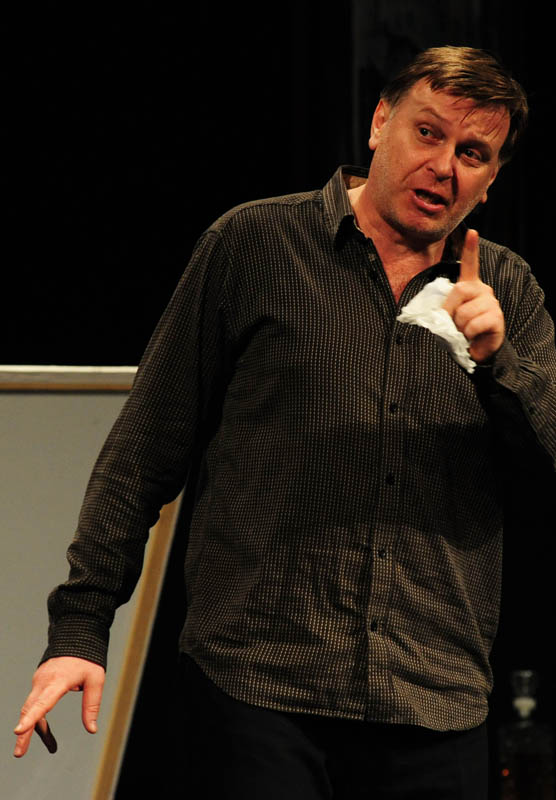 Predstava “Art” u HNK Zadar, foto: Nenad Marčev Predstava “Art” u HNK Zadar, foto: Nenad Marčev