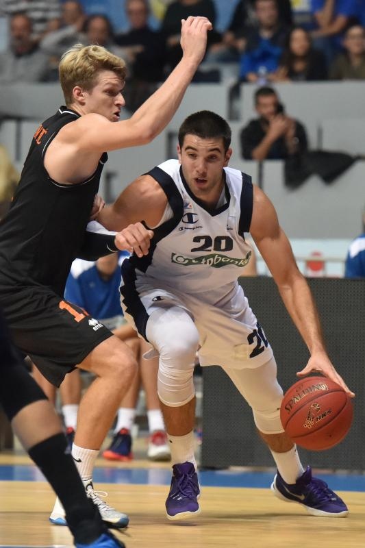 Dvorana Krešimir Ćosić, Zadar – 2. kolo A-1 muške lige, KK Zadar – GKK Šibenik 80-76. Photo: Dino Stanin/PIXSELL Dvorana Krešimir Ćosić, Zadar – 2. kolo A-1 muške lige, KK Zadar – GKK Šibenik 80-76. Photo: Dino Stanin/PIXSELL