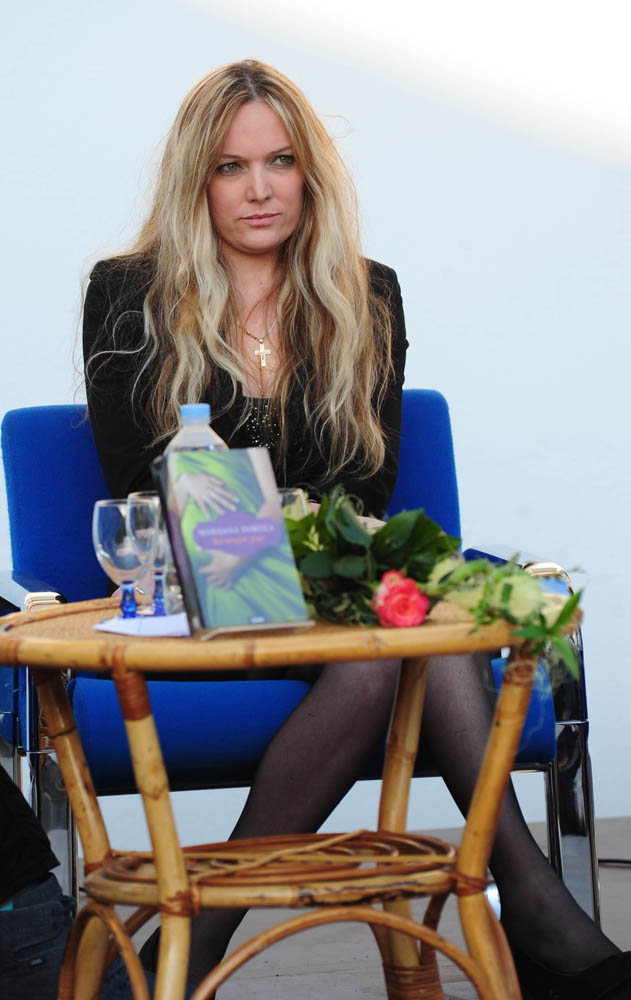 Zadar, 28.03.2012. snimio: Nenad Marčev
Marijana Dokoza
Promocija knjige Naranyjin plač
Gradska knjižnica
Tekst iz knjige čitala Vanessa Radman Zadar, 28.03.2012. snimio: Nenad Marčev
Marijana Dokoza
Promocija knjige Naranyjin plač
Gradska knjižnica
Tekst iz knjige čitala Vanessa Radman