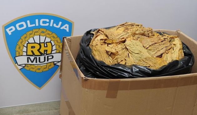 Zadar – Zadarska policija razbila veliki lanac krijumcarenja duhana. Zaplijenjeno je 2,5 tone duhana vrijednosti oko tri miljuna kuna. Photo: Hrvoje Jelavic/PIXSELL