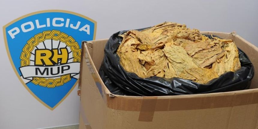 Zadar – Zadarska policija razbila veliki lanac krijumcarenja duhana. Zaplijenjeno je 2,5 tone duhana vrijednosti oko tri miljuna kuna. Photo: Hrvoje Jelavic/PIXSELL Zadar – Zadarska policija razbila veliki lanac krijumcarenja duhana. Zaplijenjeno je 2,5 tone duhana vrijednosti oko tri miljuna kuna. Photo: Hrvoje Jelavic/PIXSELL