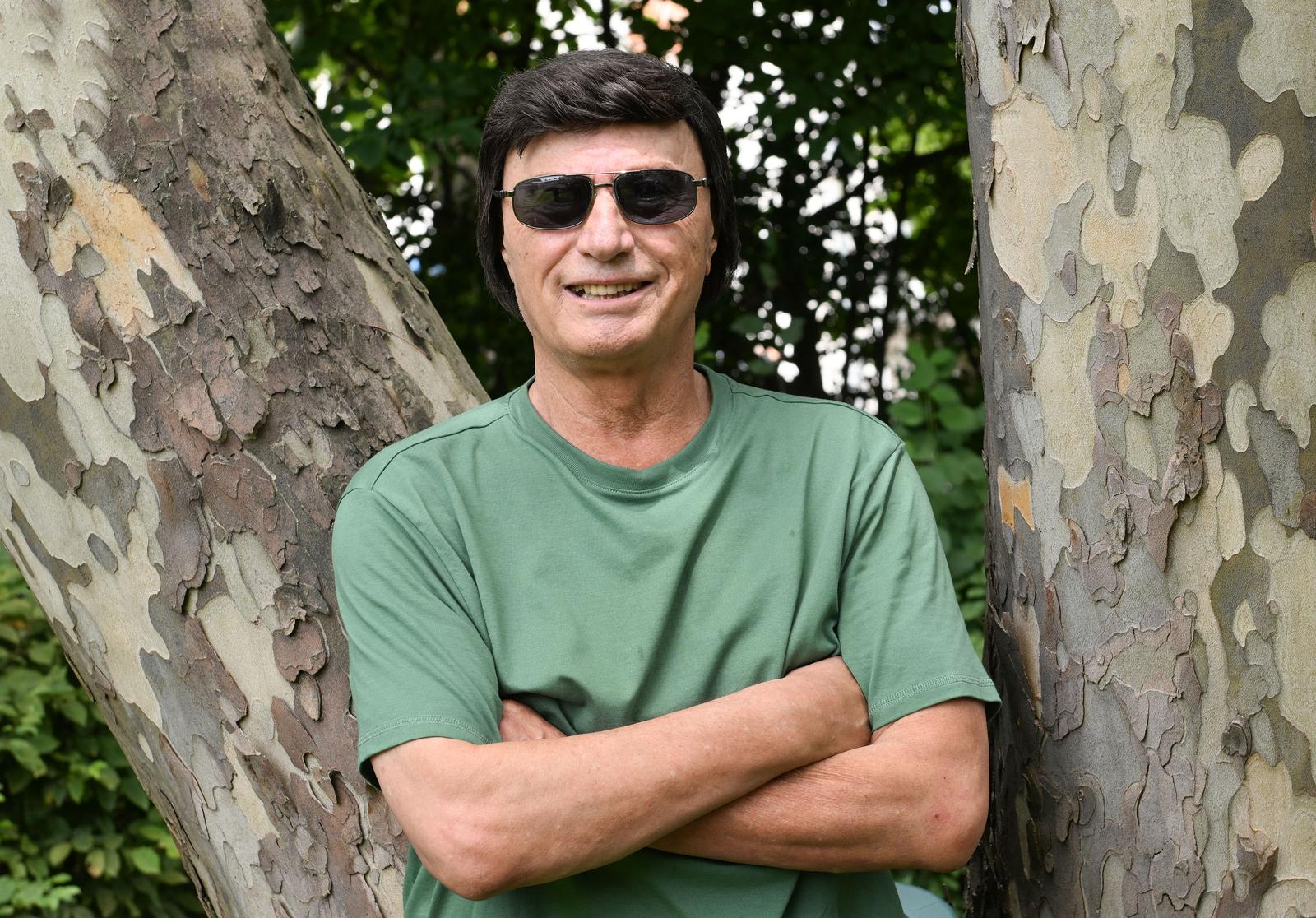 U Croatia Records-u odrzana je promocija novog albuma pjevaca Duska Lokina. U Croatia Records-u odrzana je promocija novog albuma pjevaca Duska Lokina.