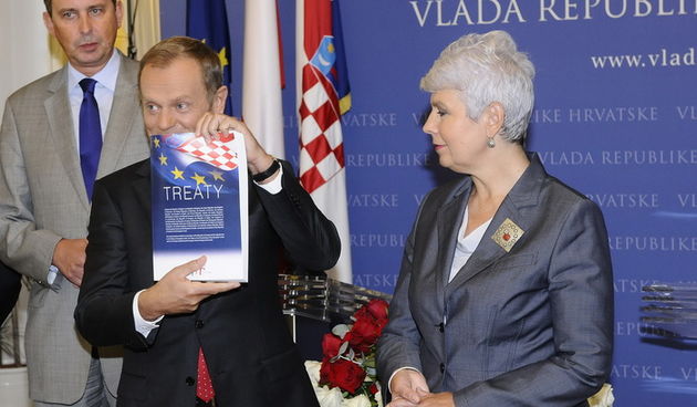 Zagreb, 170911.
Premijerka Jadranka Kosor primila je danas poljskog premijera Donalda Tuska koji joj je urucio nacrt pristupnog ugovora EU.
Na fotografiji premijerka Jadranka Kosor i poljski premijer Donald Tusk.
Foto: Admir Buljubasic / CROPIX