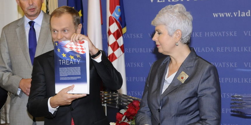 Zagreb, 170911.
Premijerka Jadranka Kosor primila je danas poljskog premijera Donalda Tuska koji joj je urucio nacrt pristupnog ugovora EU.
Na fotografiji premijerka Jadranka Kosor i poljski premijer Donald Tusk.
Foto: Admir Buljubasic / CROPIX