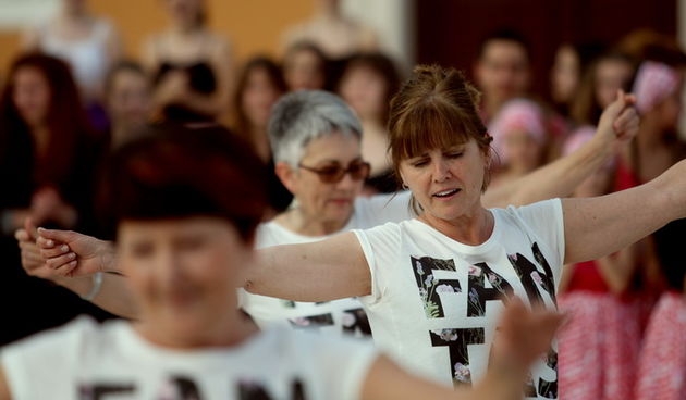 Zadar, 290413.
Poljana Ivana Pavla II. 
Na Poljani Pape Pavla II obiljezio se Svjetski dan plesa manifestacijom pod nazivom Go out and dance. Simultana proslava Svjetskog dana plesa odrzala se, uz Zadar, u jos sest hrvatskih gradova: Split, Pozega, Rijeka