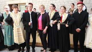 Kaštel Lukšić: Kolinda Grabar-Kitarović obišla Muzej grada Kaštela u dvorcu Vitturi Kaštel Lukšić: Kolinda Grabar-Kitarović obišla Muzej grada Kaštela u dvorcu Vitturi