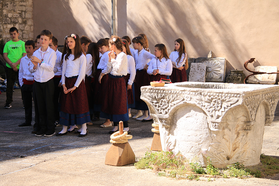 OŠ Zadarski otoci: “Igrajmo se igrajmo-igre dida moga”