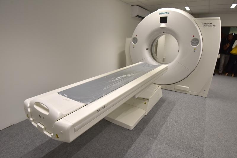 Ministar zdravlja dr. Dario Nakić predao je OB Zadar novi CT uredjaj vrijedan 5,5 milijuna kuna, ciju je nabavu osiguralo ministarstvo. Photo: Dino Stanin/PIXSELL Ministar zdravlja dr. Dario Nakić predao je OB Zadar novi CT uredjaj vrijedan 5,5 milijuna kuna, ciju je nabavu osiguralo ministarstvo. Photo: Dino Stanin/PIXSELL