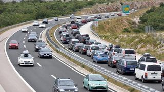 Zbog orkanske bure promet autocestom A1 odvija se otežano. Photo: Dino Stanin/PIXSELL