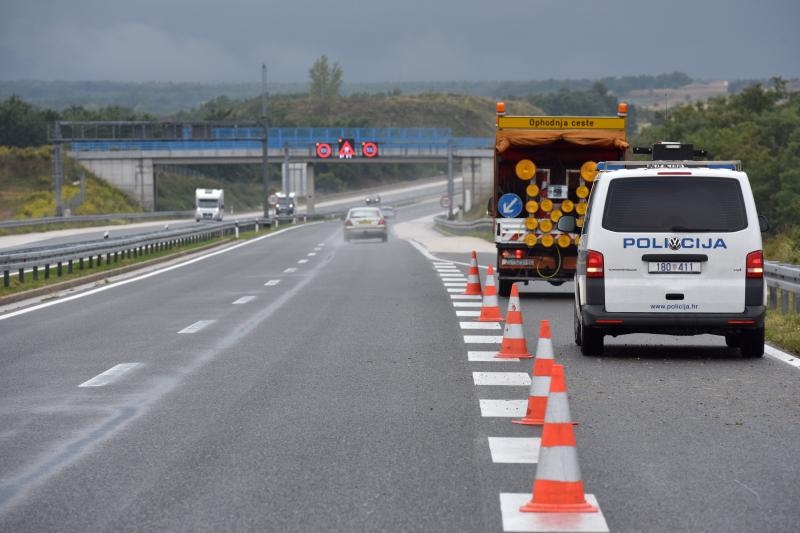 Jutros oko 9:30 na autocesti A1 kod cvoza Zadar1 dogodila se teska prometna nesreca u kojoj je smrtno stradala jedna osoba. Photo: Dino Stanin/PIXSELL