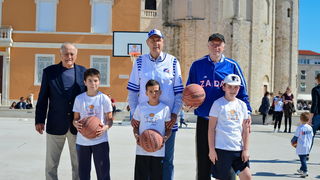 Basket na Forumu: Košarkaške legende protiv mlađih uzrasta KK Zadar Basket na Forumu: Košarkaške legende protiv mlađih uzrasta KK Zadar