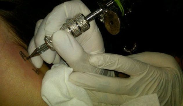 Avril Lavigne-tetovaža ( foto Twitter)