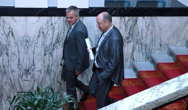 Zastupnici sedmog saziva Hrvatskog sabora odlaze iz sabornice nakon izglasane odluke o raspustanju. Photo: Patrik Macek/PIXSELL