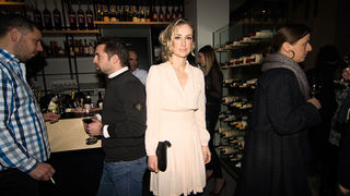 Jučer je Zagreb postati bogatiji za još jednu destinaciju za opuštanje Bistroteka Bar, u kojoj će svi posjetitelji moći uživati u bogatoj ponudi whiskey-a, cognaca, gina, ruma, koktela, kojeg će prepoznati svi ljubitelji ovog jedinstvenog užitka. Dobru Jučer je Zagreb postati bogatiji za još jednu destinaciju za opuštanje Bistroteka Bar, u kojoj će svi posjetitelji moći uživati u bogatoj ponudi whiskey-a, cognaca, gina, ruma, koktela, kojeg će prepoznati svi ljubitelji ovog jedinstvenog užitka. Dobru