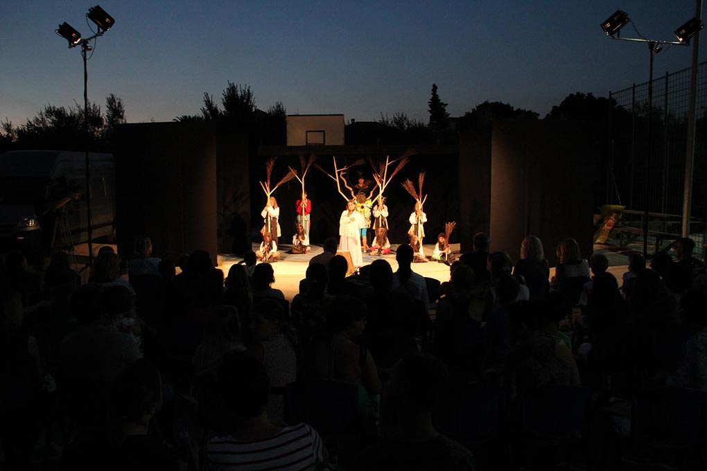 Diklo: “Šuma Striborova” u izvedbi kazališne radionice Donatolina, foto: Iva Perinčić Diklo: “Šuma Striborova” u izvedbi kazališne radionice Donatolina, foto: Iva Perinčić