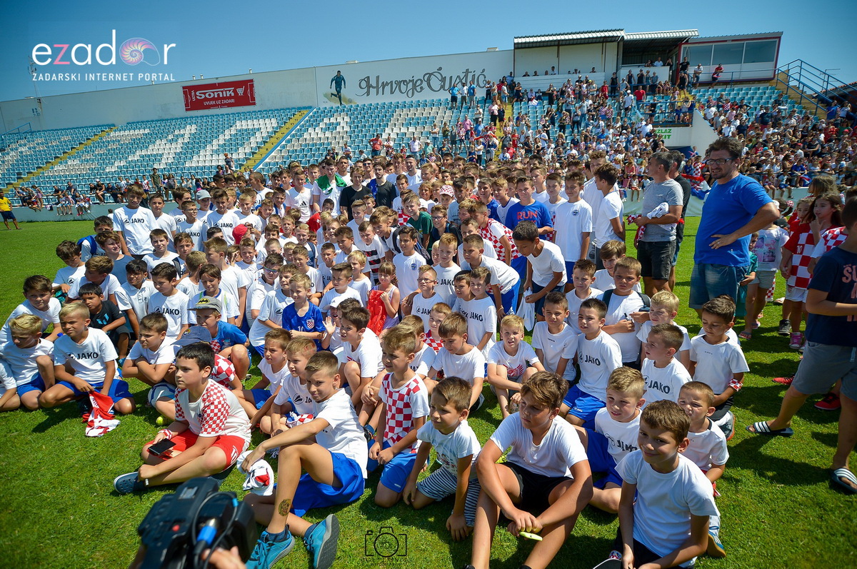 Zadarska vatrena četvorka na Stanovima se družila s mladim zadarskim nogometašima Zadarska vatrena četvorka na Stanovima se družila s mladim zadarskim nogometašima