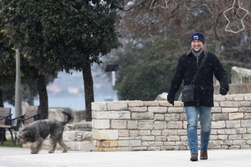 Snježne pahulje za kratko padale po Zadru