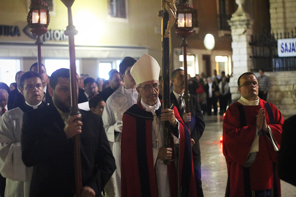 Procesija Velikog petka, 6. travnja 2012. (foto:Saša Čuka) Procesija Velikog petka, 6. travnja 2012. (foto:Saša Čuka)