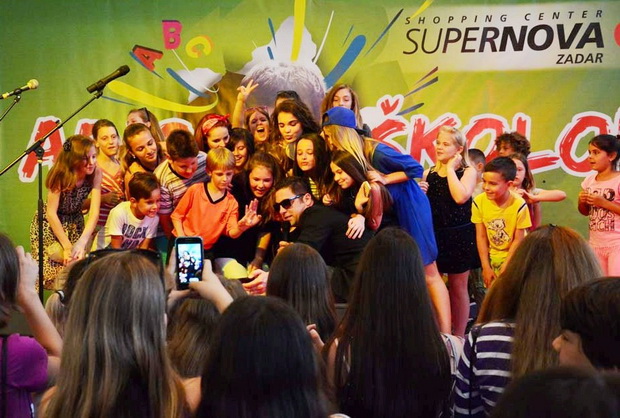 Supernova: Adio školo uz uručenje nagradnog automobila Audi A 1 i velike donacije u visini 50.000 kn HCK-u Supernova: Adio školo uz uručenje nagradnog automobila Audi A 1 i velike donacije u visini 50.000 kn HCK-u