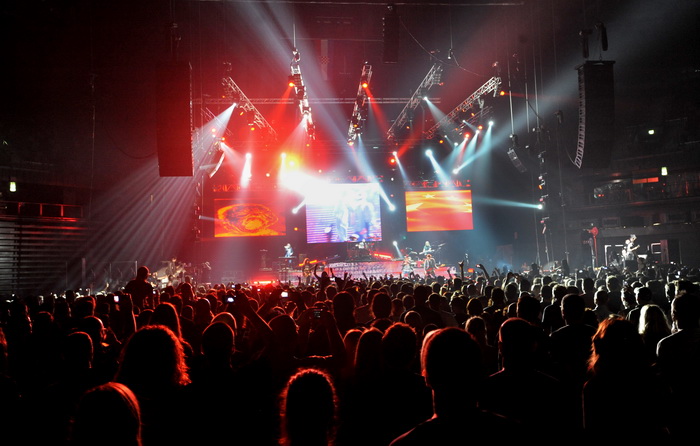 Split, 170712.
Koncert americke grupe Guns ‘n’ Roses koja je krajem 80-ih i pocetkom 90-ih bila jedna od vodecih grupa svijeta, danas je s malo manje popularnosti gostovala u splitskoj Spaladium Areni gdje se okupilo nekoliko tisuca obozavatelja. 
Na foto