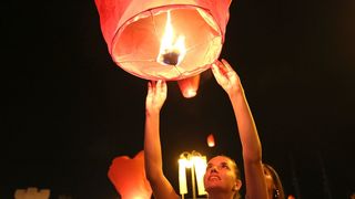 U Vodicama pušteni lampioni za tragično stradale vatrogasce na Kornatima U Vodicama pušteni lampioni za tragično stradale vatrogasce na Kornatima