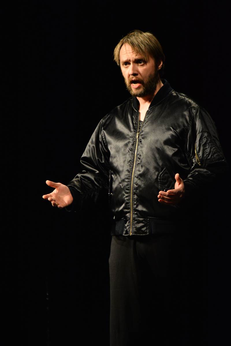 Predstava “Njuške” u HNK Zadar, foto: Iva Perinčić Predstava “Njuške” u HNK Zadar, foto: Iva Perinčić