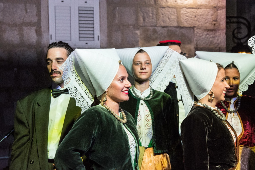 Paški ljetni karneval 2017 – maškarana povorka