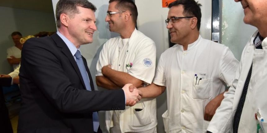 Ministar zdravlja dr. Dario Nakić predao je OB Zadar novi CT uredjaj vrijedan 5,5 milijuna kuna, ciju je nabavu osiguralo ministarstvo. Photo: Dino Stanin/PIXSELL Ministar zdravlja dr. Dario Nakić predao je OB Zadar novi CT uredjaj vrijedan 5,5 milijuna kuna, ciju je nabavu osiguralo ministarstvo. Photo: Dino Stanin/PIXSELL