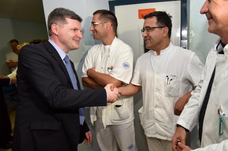 Ministar zdravlja dr. Dario Nakić predao je OB Zadar novi CT uredjaj vrijedan 5,5 milijuna kuna, ciju je nabavu osiguralo ministarstvo. Photo: Dino Stanin/PIXSELL Ministar zdravlja dr. Dario Nakić predao je OB Zadar novi CT uredjaj vrijedan 5,5 milijuna kuna, ciju je nabavu osiguralo ministarstvo. Photo: Dino Stanin/PIXSELL