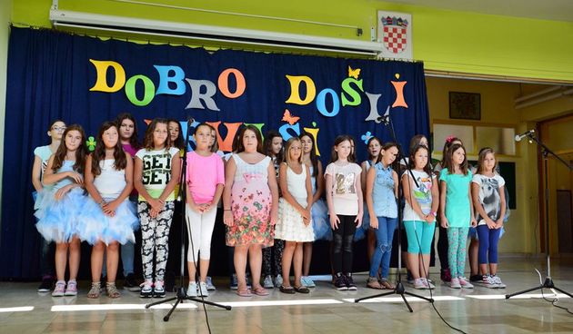 Prvi dan škole u OŠ Stanovi  ; foto Iva Perinčić